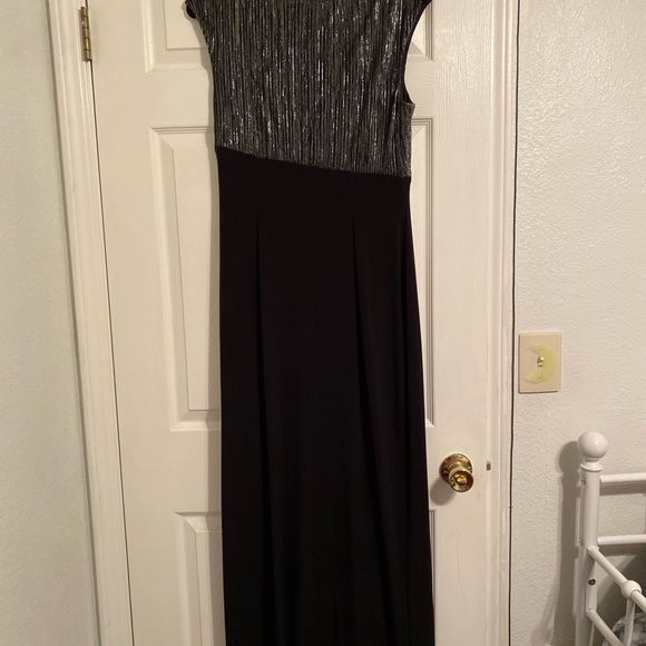 Sparkly dress - Picture 4 of 4